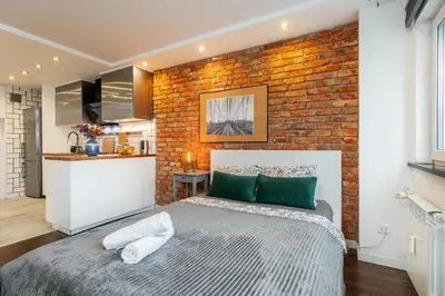 Łóżko lub łóżka w pokoju w obiekcie Chmielna 106B Centrum by VAYA STAYS