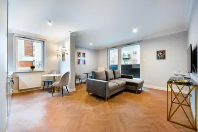 Telewizja i/lub zestaw kina domowego w obiekcie Stara Praga Superior Apartment by BookingHost