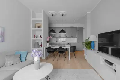 Kuchnia lub aneks kuchenny w obiekcie UnitApartament DeLux Warszawa Centrum blisko Plac Zbawiciela Hala Koszyki Metro Politechnika Jest to elegancki i wygodny apartament na noclegi i pobyt w Warszawie - Zapraszamy