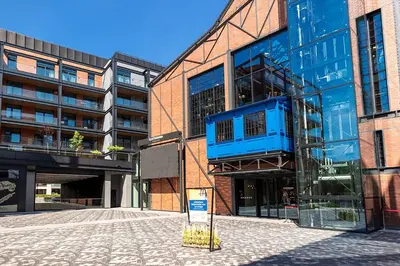 Budynek, w którym mieści się apartament