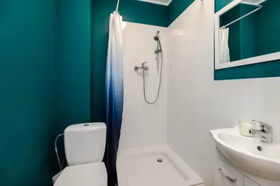 Łazienka w obiekcie MiniStudio w Hostel Solec50 by Metro Station Centrum Kopernika Elektrownia Powisle 23 UNIT
