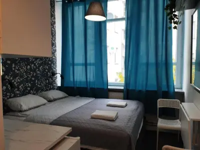 Łóżko lub łóżka w pokoju w obiekcie MiniStudio w Hostel Solec50 by Metro Station Centrum Kopernika Elektrownia Powisle 23 UNIT