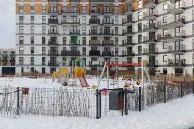 Plac zabaw dla dzieci w obiekcie Raków Apartments Szczęśliwicki Park Warsaw by Noclegi Renters