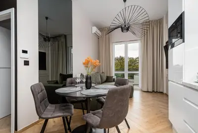Telewizja i/lub zestaw kina domowego w obiekcie AYCON APARTMENTS by WARSAW