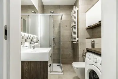 Łazienka w obiekcie Apartament na Woli, nowe osiedle Jana Kazimierza 32, szybkie WI-FI, Parking