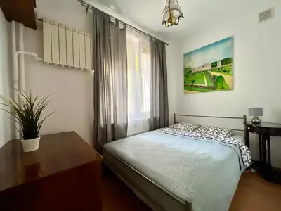 Łóżko lub łóżka w pokoju w obiekcie K22 Mokotów Classik Aparts