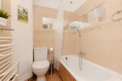 Łazienka w obiekcie Białe Aleje Mokotów Apartment Metro by Noclegi Renters