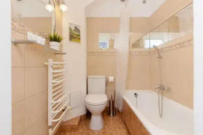 Łazienka w obiekcie Białe Aleje Mokotów Apartment Metro by Noclegi Renters