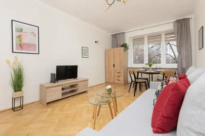 Telewizja i/lub zestaw kina domowego w obiekcie Białe Aleje Mokotów Apartment Metro by Noclegi Renters