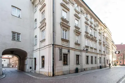 Budynek, w którym mieści się apartament