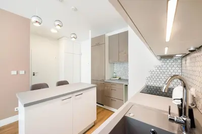 Kuchnia lub aneks kuchenny w obiekcie Wola Bloom Apartment by BookingHost