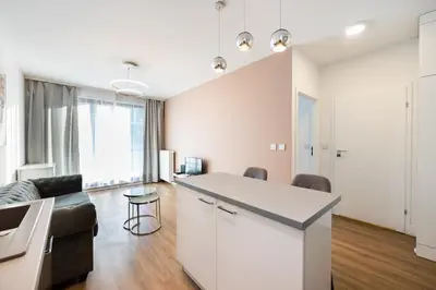 Plan piętra w obiekcie Wola Bloom Apartment by BookingHost