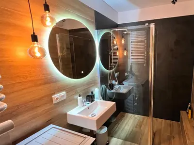Łazienka w obiekcie Warsaw Downtown View 3 ROOMS 60m2+ FREE GARAGE 2km Old Town Metro 9min tram