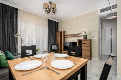 Kuchnia lub aneks kuchenny w obiekcie Prymasa Tysiąclecia 83A Separate Bedroom Free Garage By Perfect Apart 634 & 635