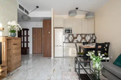 Kuchnia lub aneks kuchenny w obiekcie Prymasa Tysiąclecia 83A Separate Bedroom Free Garage By Perfect Apart 634 & 635