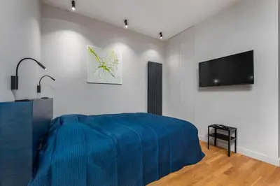 Telewizja i/lub zestaw kina domowego w obiekcie Przyokopowa 43 by Homeprime