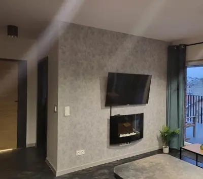 Telewizja i/lub zestaw kina domowego w obiekcie Apartament BOHEMA na Szwedzkiej, METRO