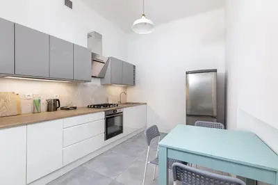 Kuchnia lub aneks kuchenny w obiekcie Stylish Apartment Świętojańska by Noclegi Renters