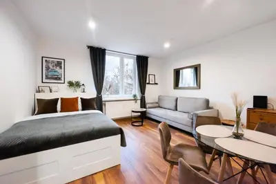 Łóżko lub łóżka w pokoju w obiekcie Żoliborz Elite Apartment by BookingHost