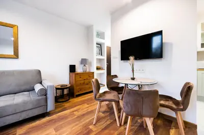 Telewizja i/lub zestaw kina domowego w obiekcie Żoliborz Elite Apartment by BookingHost