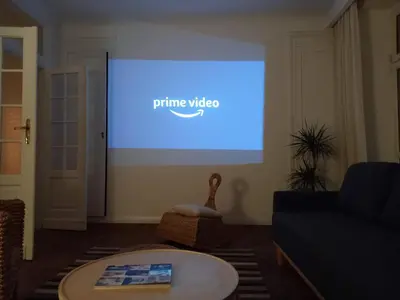 Telewizja i/lub zestaw kina domowego w obiekcie Warsaw Concierge Targowa