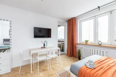 Telewizja i/lub zestaw kina domowego w obiekcie ROOM Bohaterów Września - Blisko Blue City