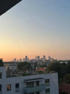 Widok na miasto Warszawa z tego apartamentu
