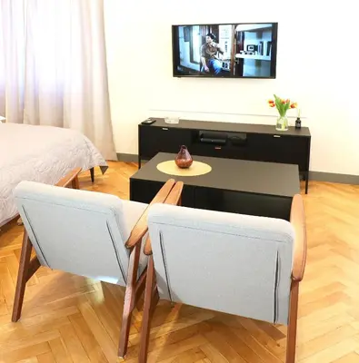 Telewizja i/lub zestaw kina domowego w obiekcie Falcon Apartment Center 1 Warszawa Centralna