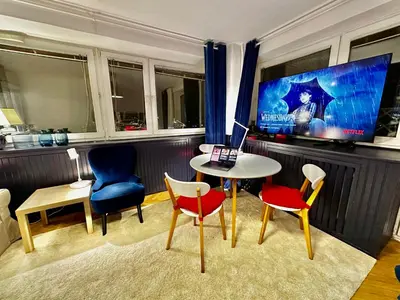 Telewizja i/lub zestaw kina domowego w obiekcie SAWA 5 metro WiFi 70'TV Netflix HBO Disney+ AppleTV+