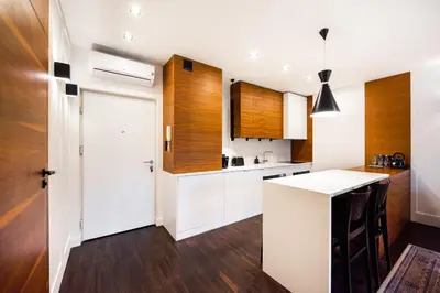 Kuchnia lub aneks kuchenny w obiekcie Wola Luxury Wooden Apartment by BookingHost
