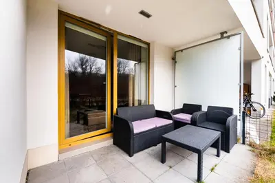 Część wypoczynkowa w obiekcie Wola Luxury Wooden Apartment by BookingHost