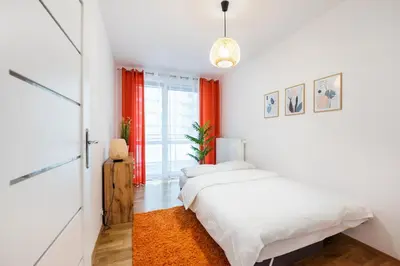 Łóżko lub łóżka w pokoju w obiekcie Metro Bemowo Colourful Apartment by BookingHost