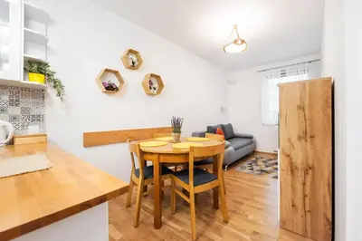 Kuchnia lub aneks kuchenny w obiekcie Metro Bemowo Colourful Apartment by BookingHost