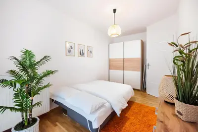 Łóżko lub łóżka w pokoju w obiekcie Metro Bemowo Colourful Apartment by BookingHost