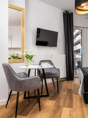 Telewizja i/lub zestaw kina domowego w obiekcie Kasprzaka 29 Bliska Wola Tower By Perfect Apart