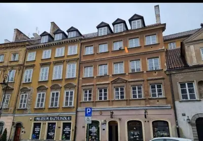 Budynek, w którym mieści się apartament