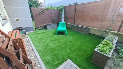 Ogród w obiekcie Apartament Zielony Ogród Ząbki