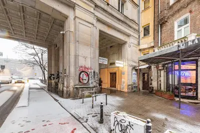 Budynek, w którym mieści się apartament