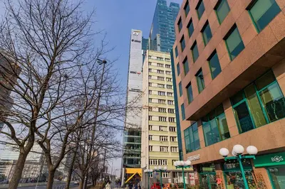 Budynek, w którym mieści się apartament