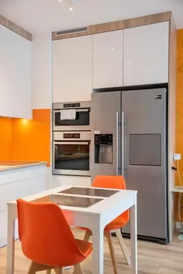 Kuchnia lub aneks kuchenny w obiekcie Metro Młynów Vibrant Apartment by BookingHost