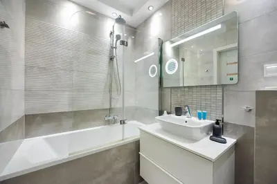 Łazienka w obiekcie Metro Młynów Vibrant Apartment by BookingHost