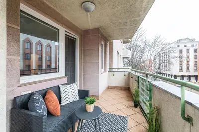 Balkon lub taras w obiekcie SuperApart Żytnia 16 - Blisko Muzeum Powstania i Centrum