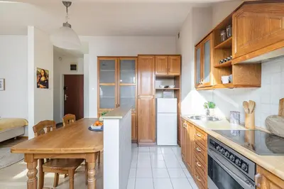 Kuchnia lub aneks kuchenny w obiekcie SuperApart Powstańców Śląskich 106D - Komfortowe studio Bemowo