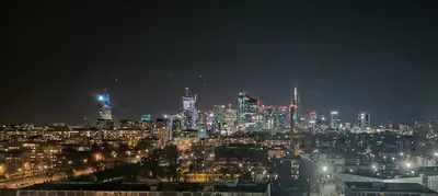 Widok na miasto Warszawa z tego apartamentu