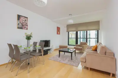 Część wypoczynkowa w obiekcie Dzielna Apartment Warsaw Wola by Noclegi Renters