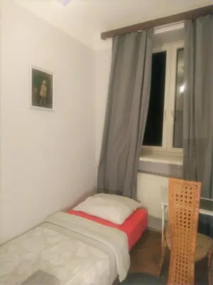 Łóżko lub łóżka w pokoju w obiekcie Retro Centrum