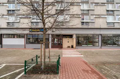 Budynek, w którym mieści się apartament