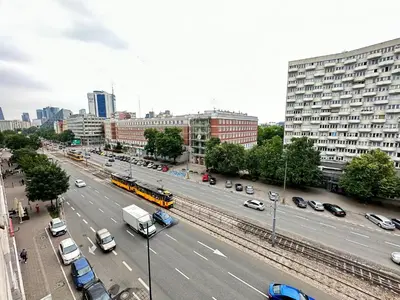 Widok na miasto Warszawa z tego apartamentu