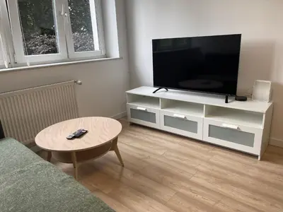 Telewizja i/lub zestaw kina domowego w obiekcie Pruszkowska by VAYA STAYS
