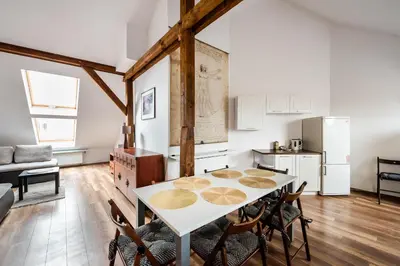 Kuchnia lub aneks kuchenny w obiekcie Plac Narutowicza Two-Level Apartment by BookingHost